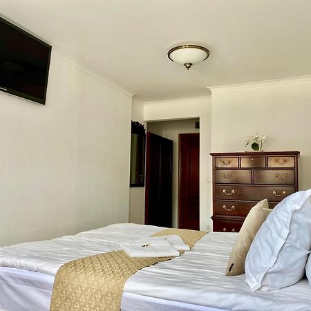 Opera16 Guestrooms Budapest Exteriör bild