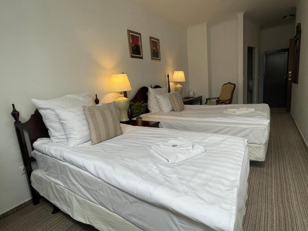 Opera16 Guestrooms Budapest Exteriör bild