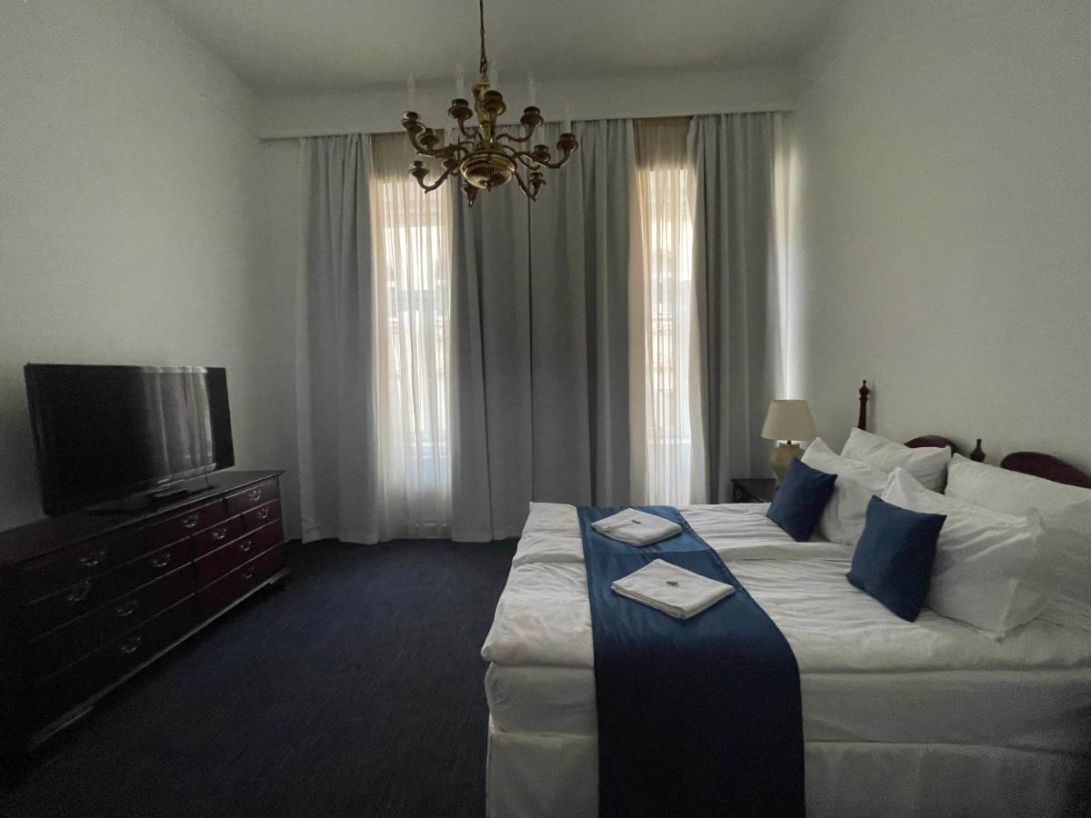 Opera16 Guestrooms Budapest Exteriör bild