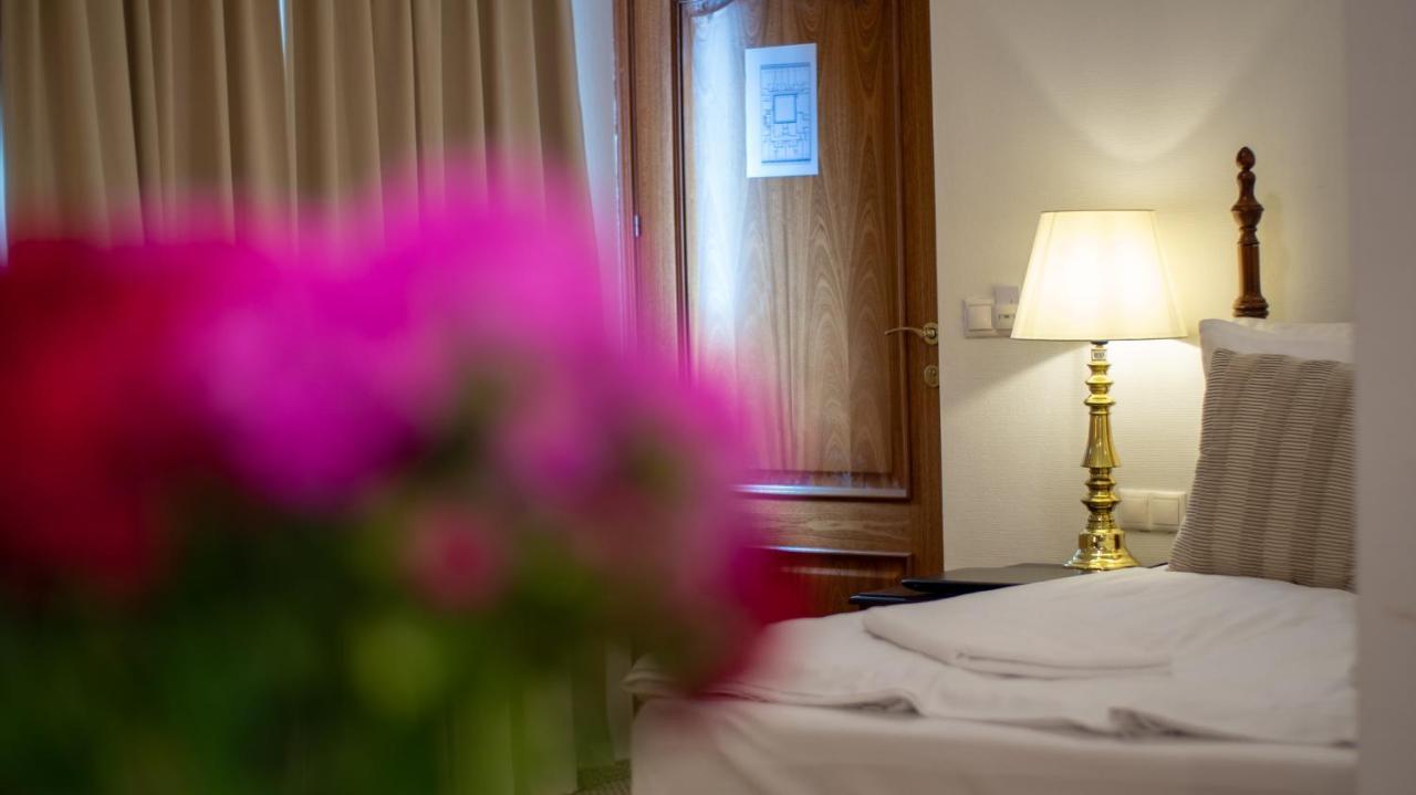 Opera16 Guestrooms Budapest Exteriör bild