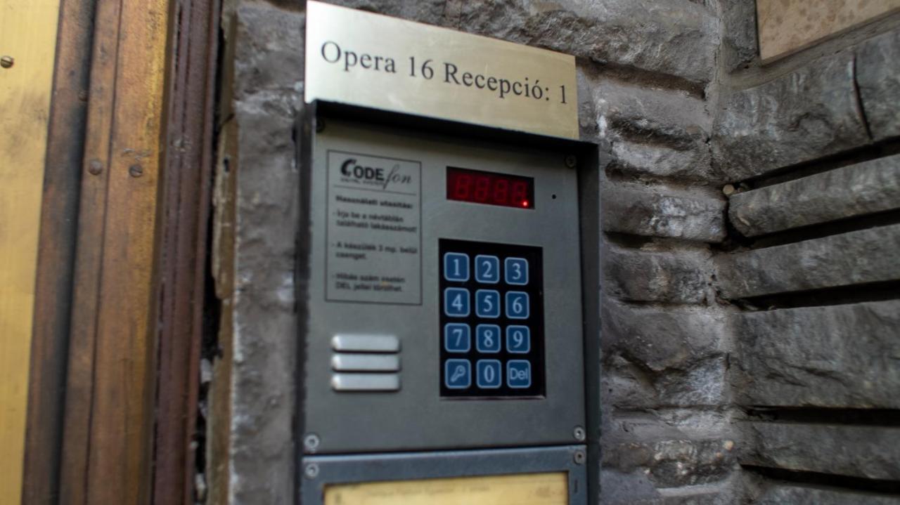 Opera16 Guestrooms Budapest Exteriör bild