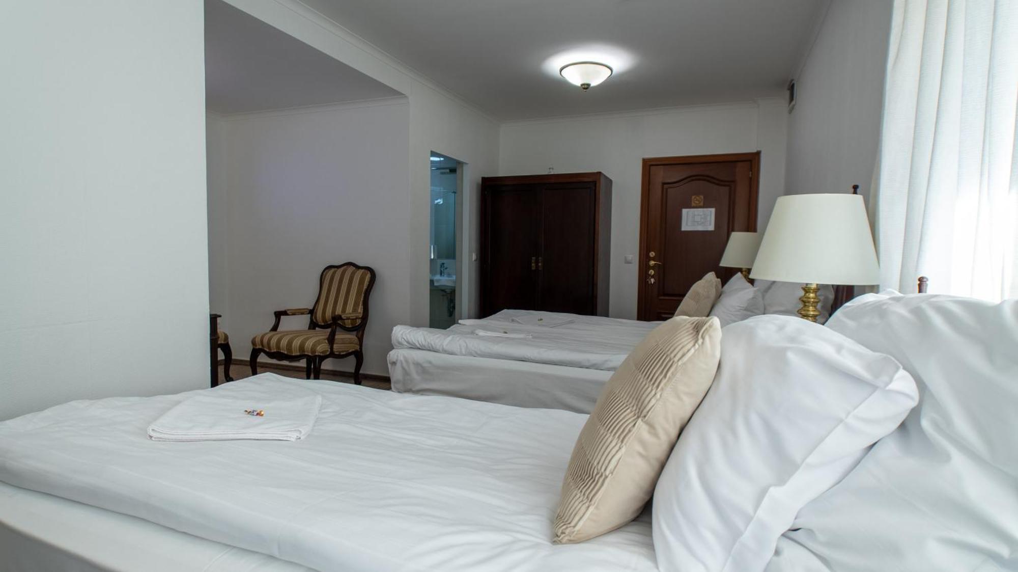Opera16 Guestrooms Budapest Exteriör bild