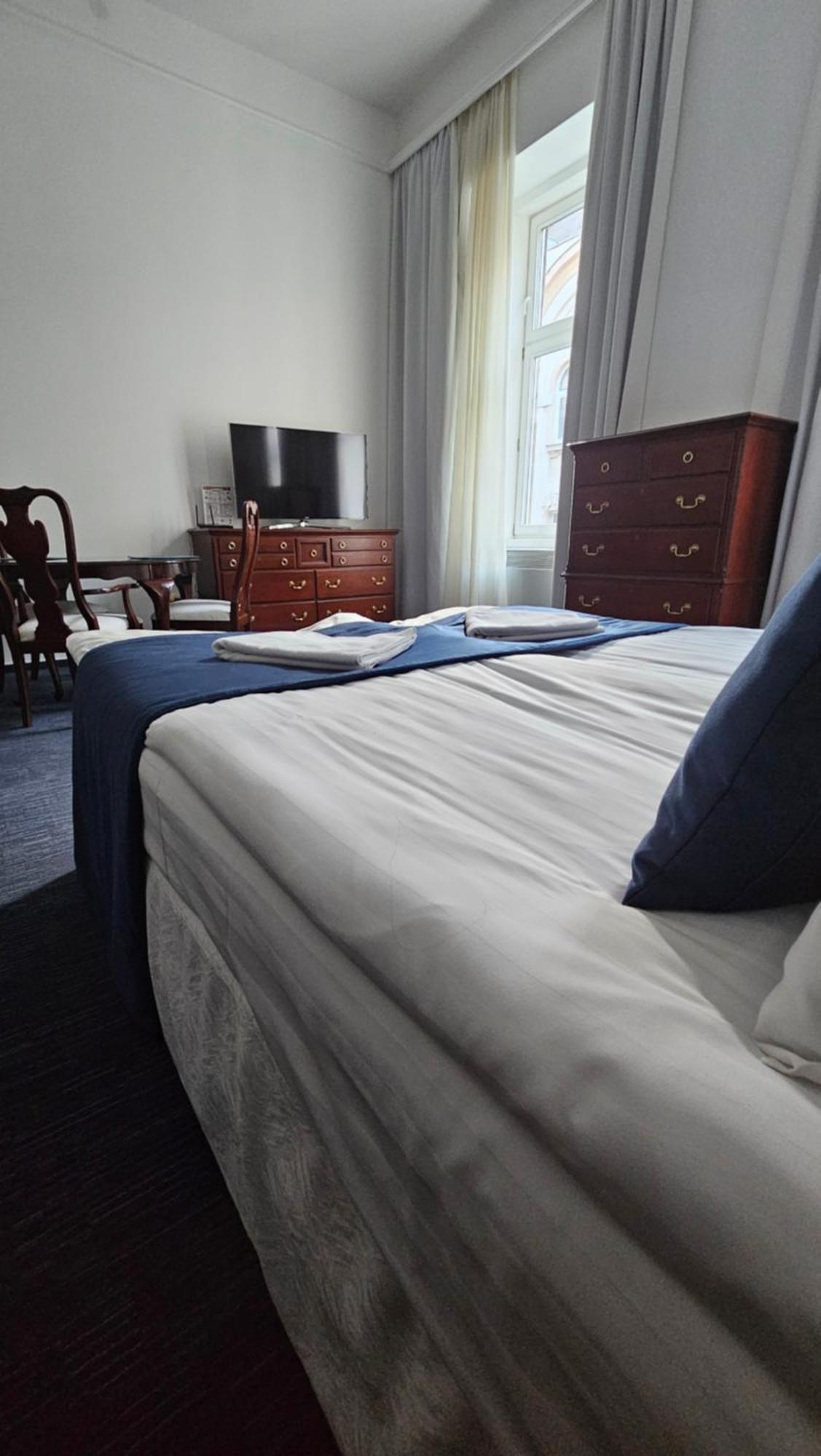 Opera16 Guestrooms Budapest Exteriör bild
